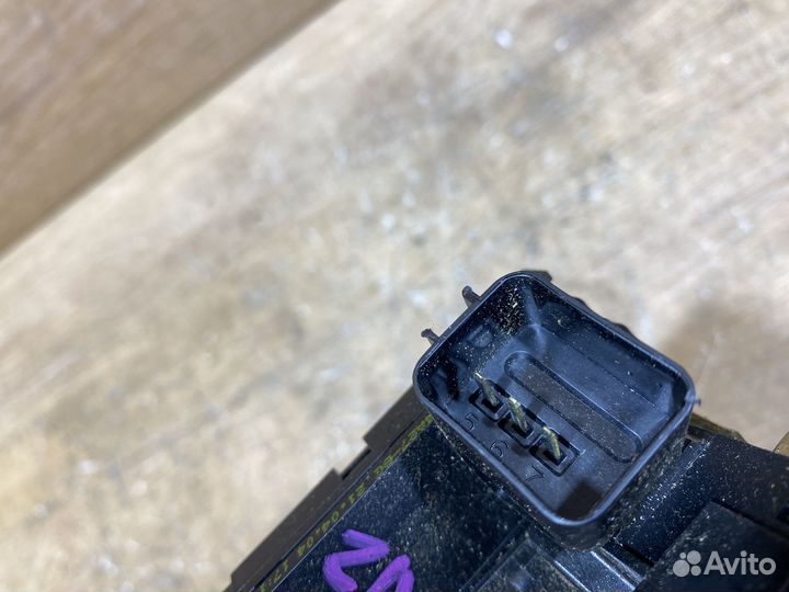 Замок задней левой двери Ford Focus 1 ZD114