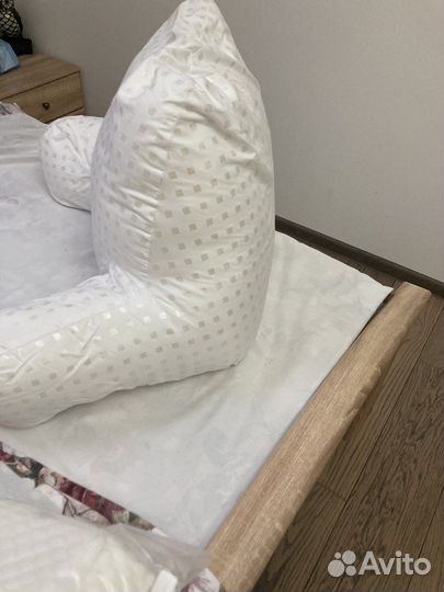 Подушка с подлокотниками без чехла