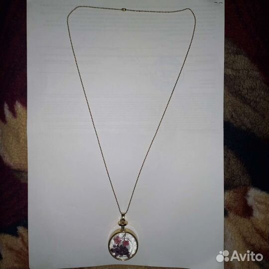 Кулон с сухоцветами внутри