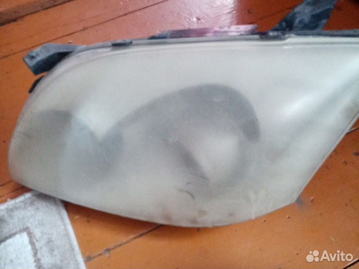 Фары на toyota avensis 250