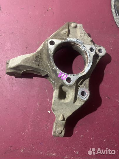 Поворотный кулак левый Chevrolet Cruze (голый)