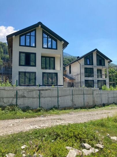 Дом 220 м² на участке 4 сот.