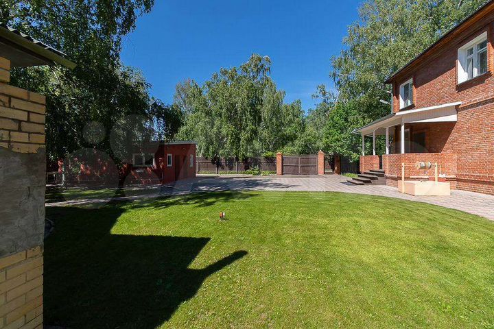 Дом 323 м² на участке 16 сот.