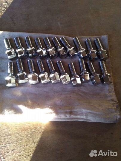 Продам болты крепления колес