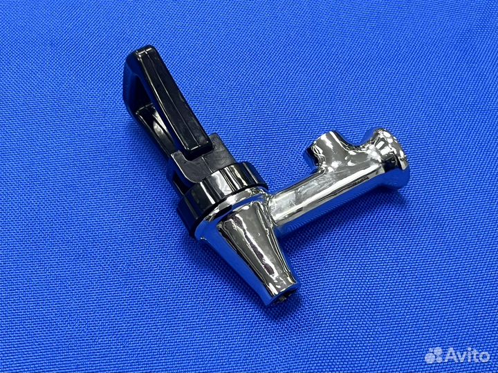 Кран промышленного кипятильника металлический