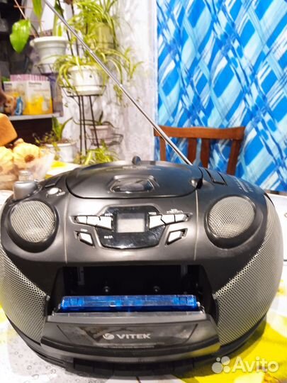 Магнитофон-бумбокс