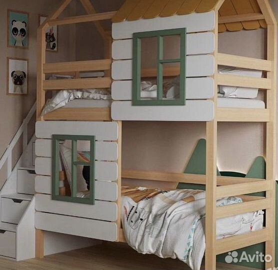 Детская кроватка из массива с лестницей