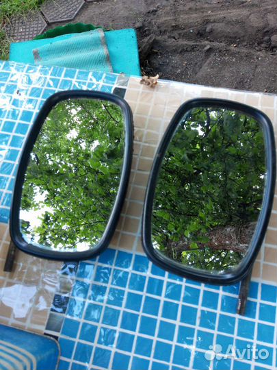 Боковое зеркало