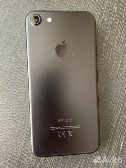Телефон iPhone 7