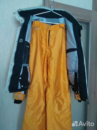 Спортивный лыжный костюм