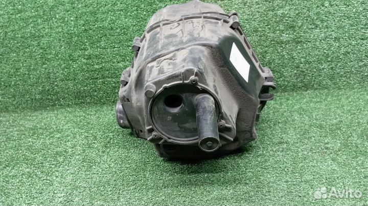 Корпус воздушного фильтра Audi A8 Левый