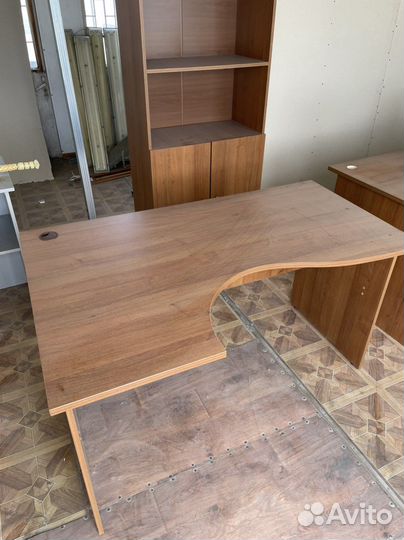 Стол офисный