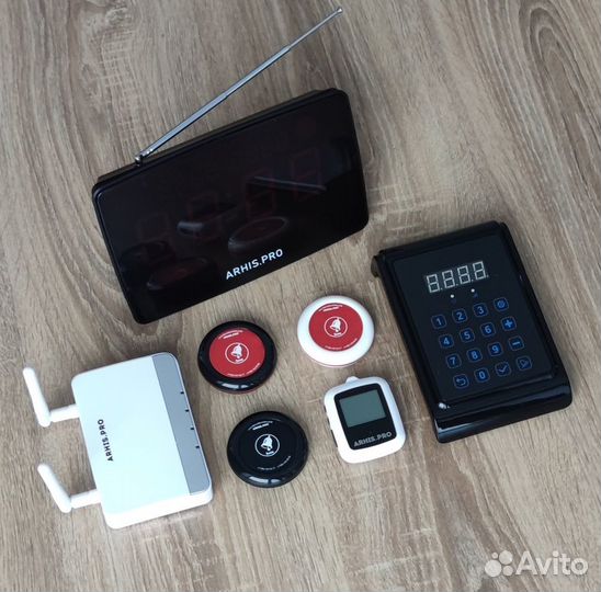 Кнопки вызова официанта с часами в оссортименте