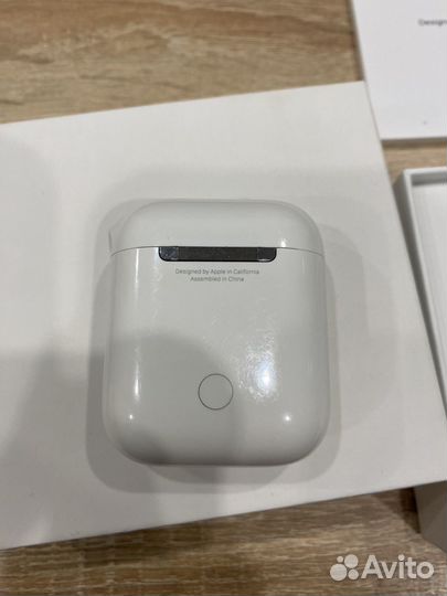 Apple AirPods (1го поколения)