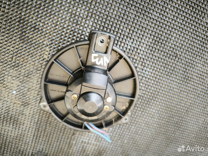 Toyota funcargo правый руль моторчик печки