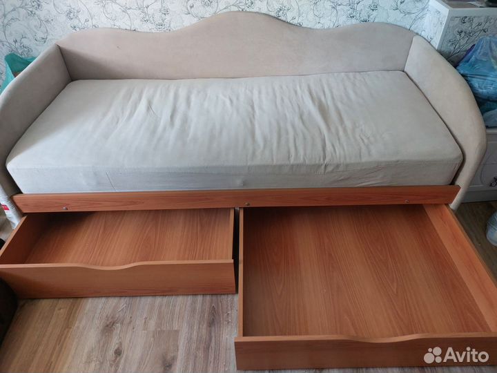 Кровать