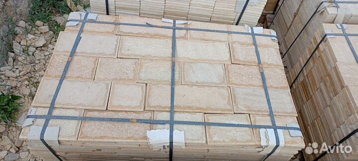 Облицовка цоколя дагестанским камнем