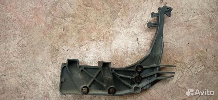 Кронштейн подножки кабины левый DAF XF 106 2018