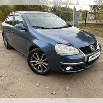 Volkswagen Jetta 1.6 AT, 2009, 243 000 км, с пробегом, цена 650 000 руб.