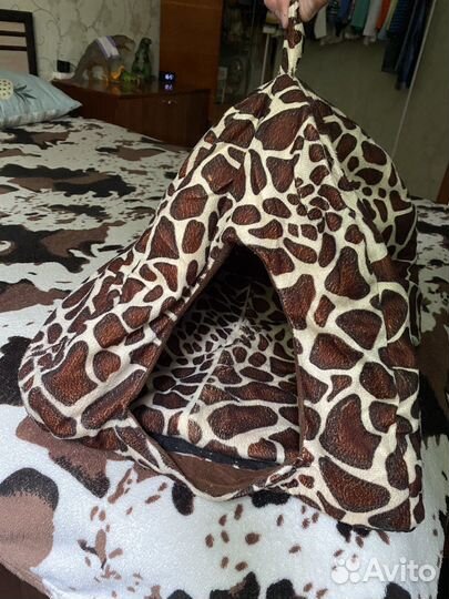 Домик для кошки или собаки хороших размеров