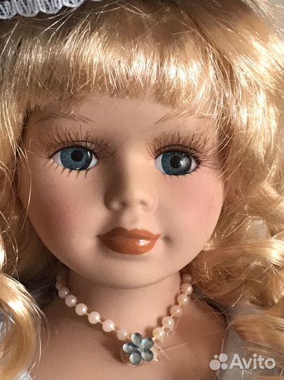 Кукла фарфоровая новая в упаковке