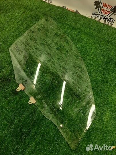 Стекло боковое переднее правое Nissan Almera