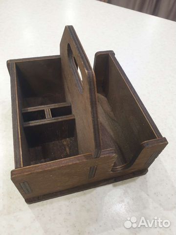 Деревянная подставка под салфетки и приборы