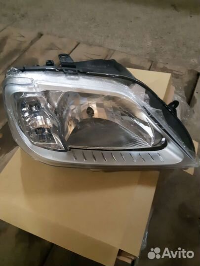 Фара Рено-Логан