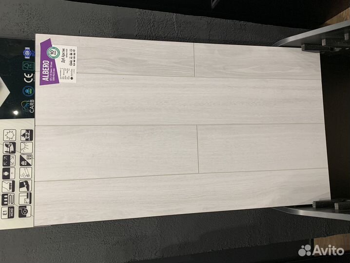 Ламинат влагостойкий новый