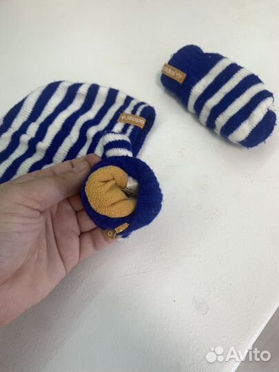 Демисезонный комплект шапка и перчатки