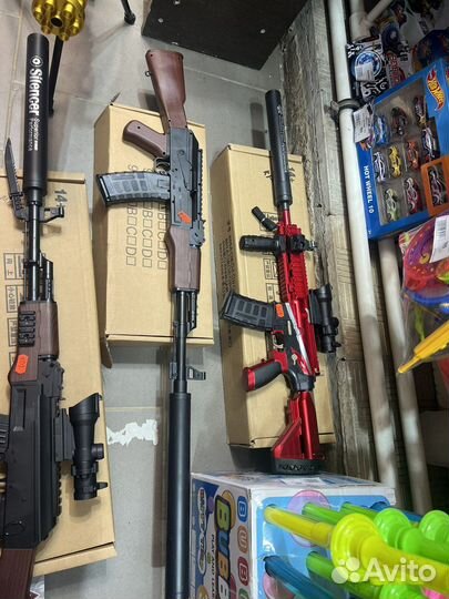 Орбибол стреляют очерьдью гидрогелевыми шариками