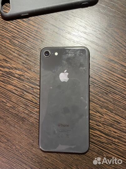 Телефон iPhone 8