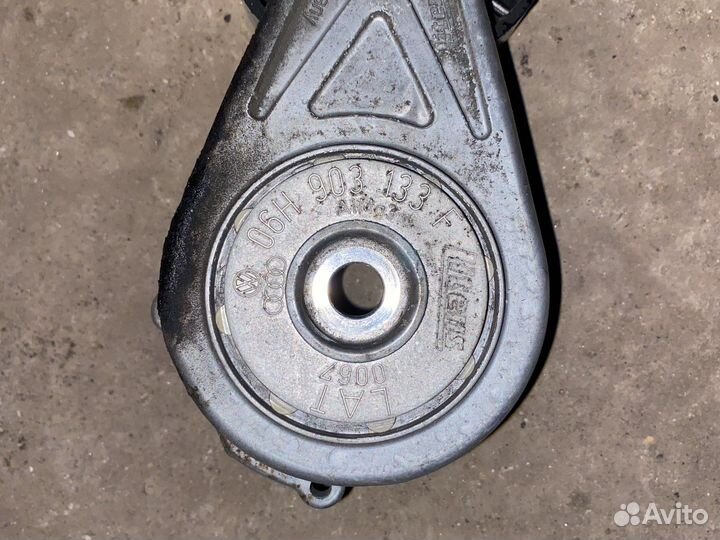 Натяжной ролик Audi A4 B8 1.8 tfsi