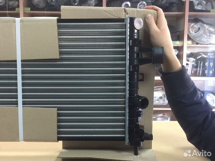 Радиатор охлаждения Опель Астра / Зафира