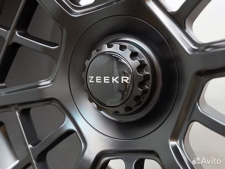 Кованые диски Zeekr 001 R22