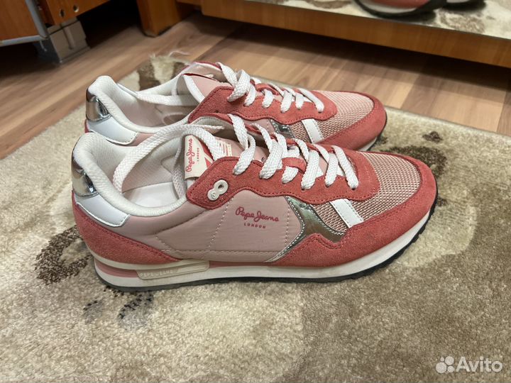 Кроссовки женские 39размер