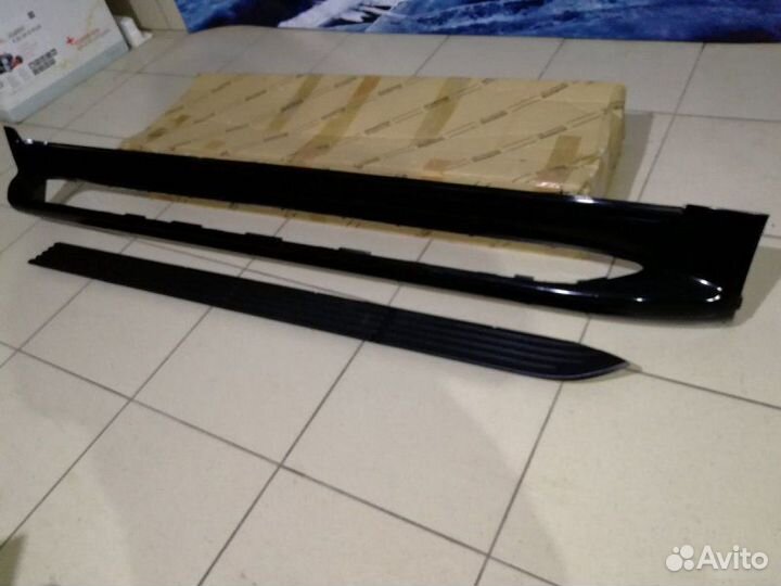 Накладка подножки правая Toyota Land Cruiser 200