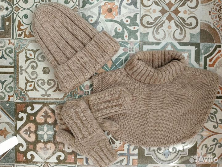 Зимний комплект (шапка, манишка, варежки)