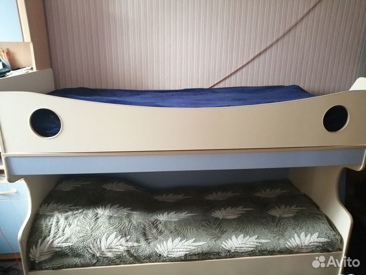 Продам двухъярусную кровать