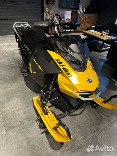 Снегоход BRP Ski-Doo Summit NEO+ 600 EFI