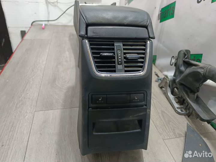 Подлокотник оригинал в сборе для Skoda Octavia A7