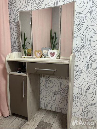 Трюмо с зеркалом бу