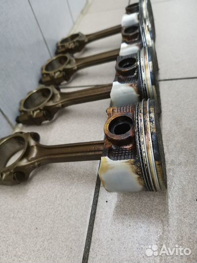 Шатун + поршень Mitsubishi 2,4 4G64