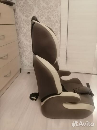 Автомобильное кресло