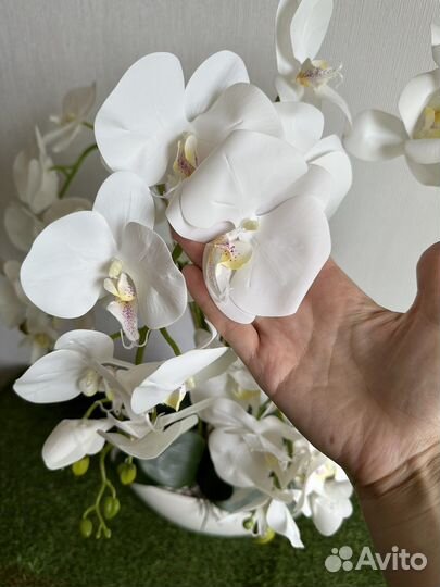Орхидея белая искусственная в кашпо