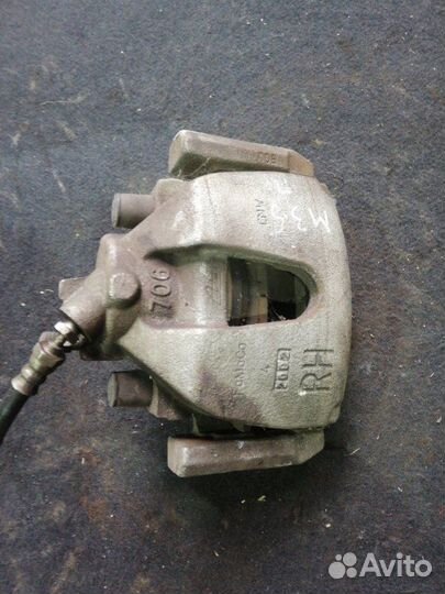 Суппорт передний правый Mazda 3 BL Z6 2010