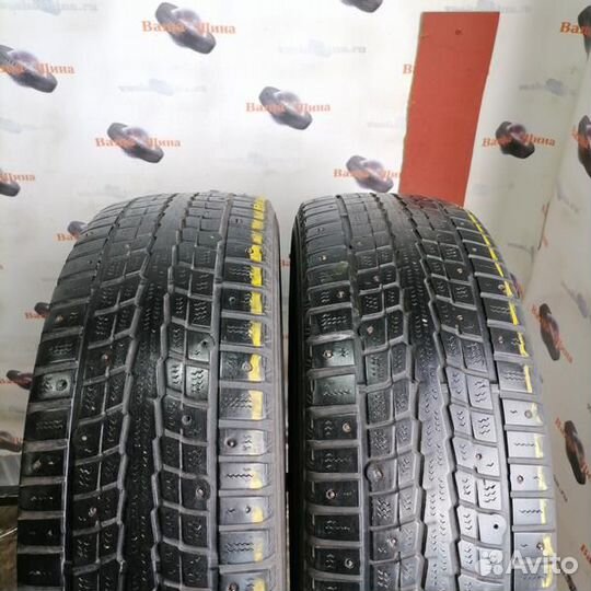 Dunlop SP Winter Ice 01 215/60 R16