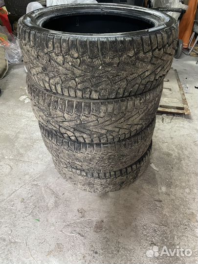Pirelli Ice Zero 245/45 R20