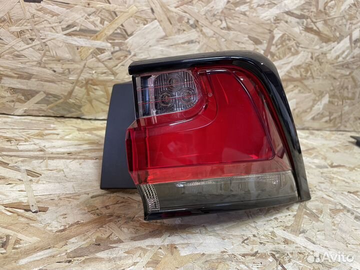 Фонарь задний наружный правый Lexus NX