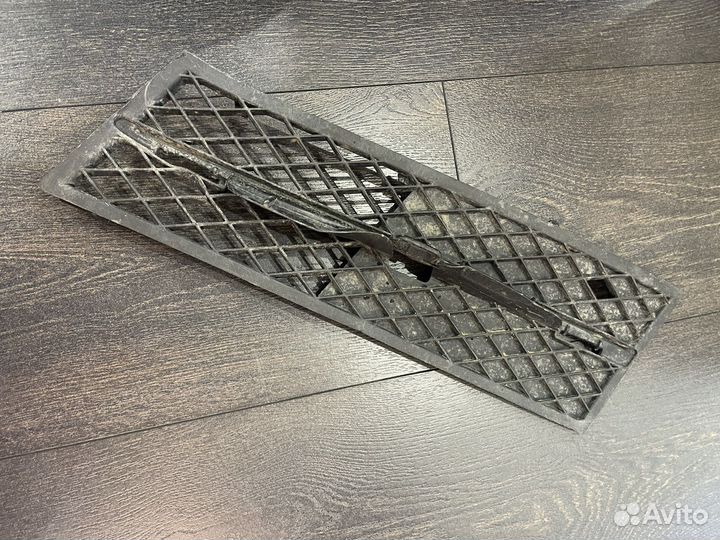 Решетка переднего бампера левая f10